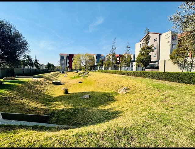2 BEDROOM FLAT FOR SALE IN MAROELADAL
